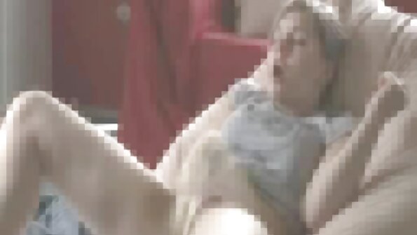เขาหอบภรรยาผมบลอนด์ของเขาและในเวลาเดียวกัน ดู วีดีโอ หนัง โป้ ลาติน่า busty.