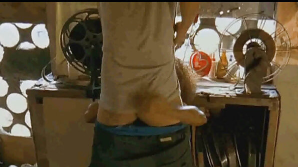 แม่บ้านรัสเซียในเครื่องแบบขี่เจ้านายของกระเจี๊ยว. วีดีโอ คลิป หนัง โป๊