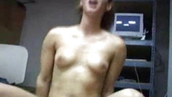 แม่จับลูกชายของเธอกระตุกและมีเพศสัมพันธ์กับเด็ก วีดีโอ คลิป หนัง โป้