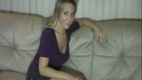 ลาติน่าสักได้รับบนไก่หลังจาก video หนัง โป๊ blowjob.