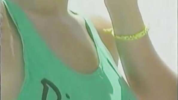 ผู้หญิงเลวเข้ามาแทนที่แฟนของผู้ชายคนนั้นและเอาสายรัดตูดของเธอมาเย็ดตูด ดู หนัง xxx วีดีโอ