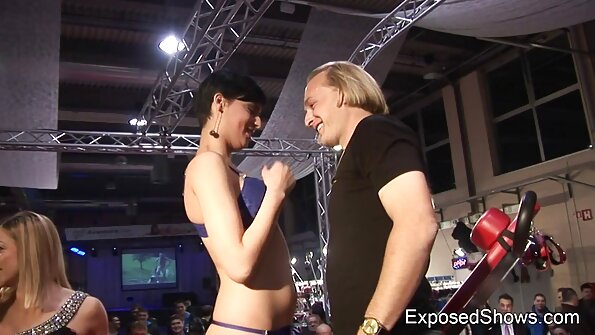 ระยำนักเรียนสวยกับแว่นตาสีบลอนด์. วีดีโอ x ฟรี