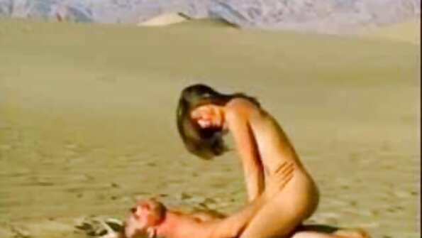 สาว Masha ดูดและ fucks วีดีโอ เลีย หี ในกล้อง