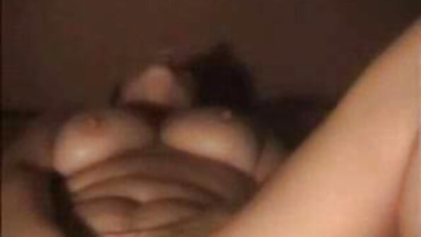 ผู้ฝึกสอนแอ ธ วื ดื โอ โป๊ เลติก MILF fucks บนพื้นในตำแหน่งที่แตกต่างกัน