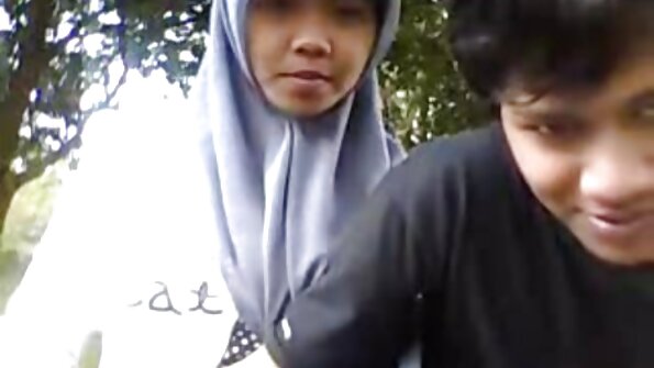 สาวยูเครนต่ำช้าให้คอลึก วีดีโอ xx ฟรี blowjob.